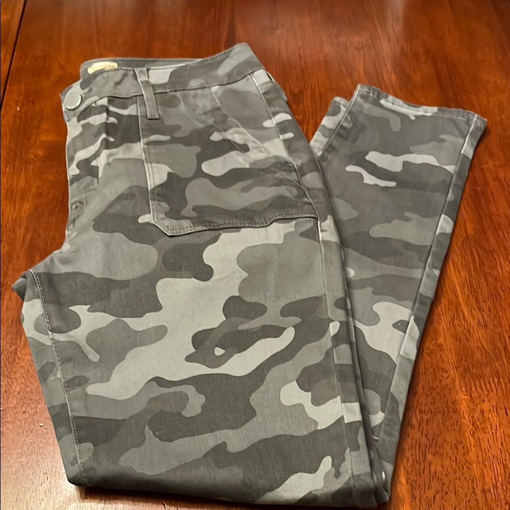 Seven7 Gray Camouflage Women's Ankle Jeans